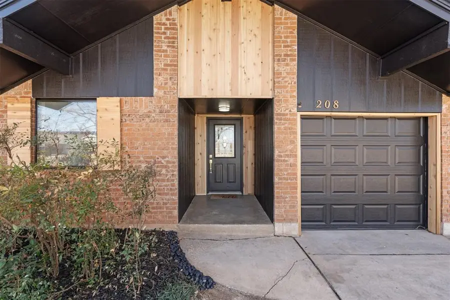 208 SW 32nd Street, Moore, OK 73160 - #2