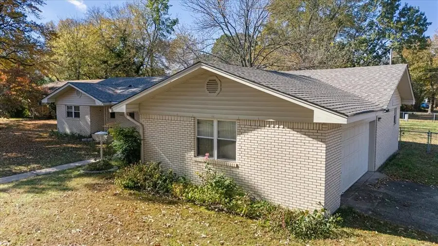 501 SE Avenue J, Idabel, OK 74745 - #3