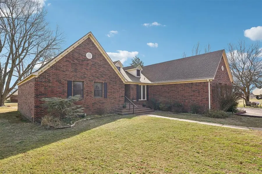 2305 E Main Street, Shawnee, OK 74801 - #2