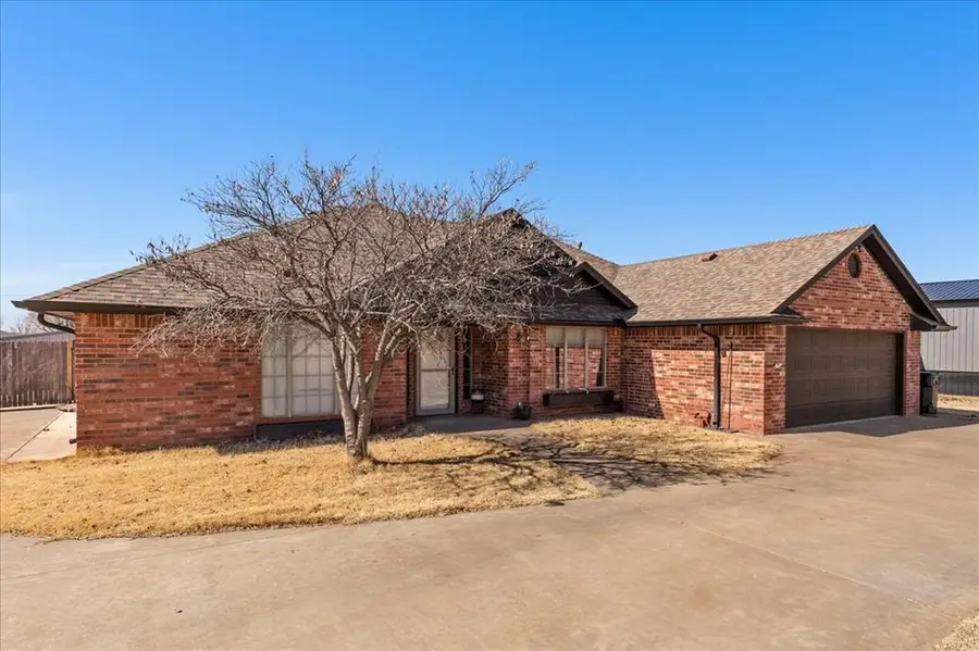1014 N Marion Avenue, Hinton, OK 73047 - #2
