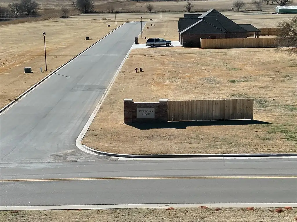 28 Flintlock Trail, Clinton, OK 73601 - #1