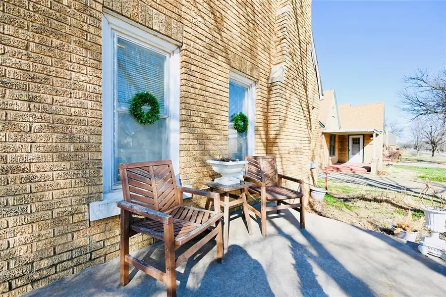 1220 S 19th Street, Chickasha, OK 73018 - #2