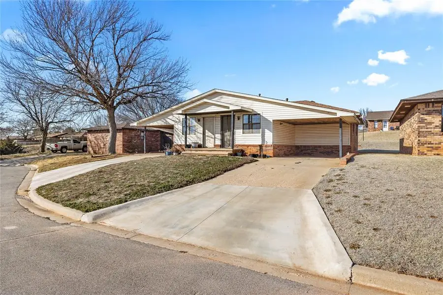 117 W Mckormic Drive, Weatherford, OK 73096 - #3