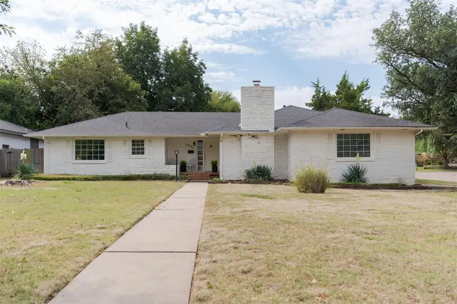 1908 Dorchester Drive, Nichols Hills, OK 73120 - #3