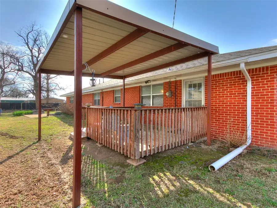 328 E Van Buren Street, Crescent, OK 73028 - #2