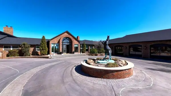 184 W Meacham Road, Clinton, OK 73601