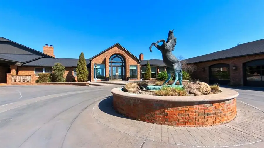 184 W Meacham Road, Clinton, OK 73601 - #2