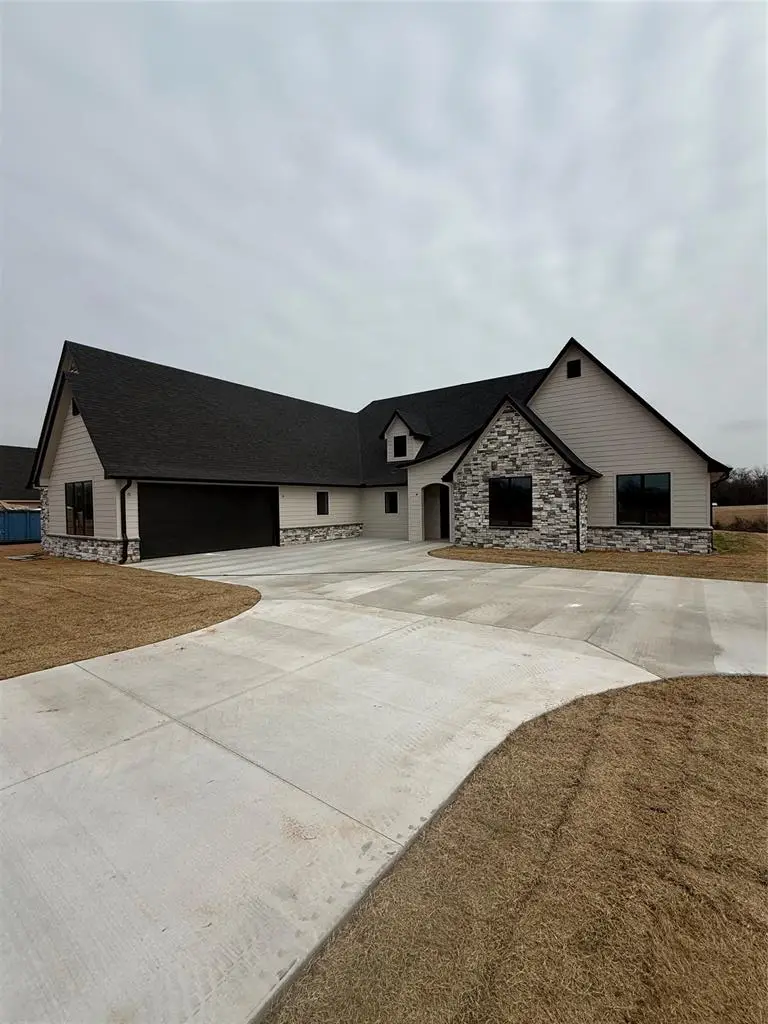 10747 Sebastian Street, Shawnee, OK 74804 - #3