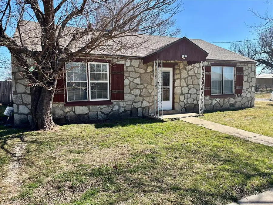 202 N Elm Avenue, Union City, OK 73090 - #2