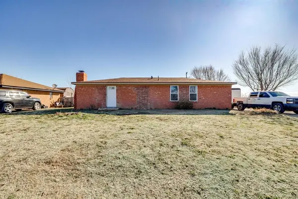645 S Spencer Street, Hinton, OK 73047