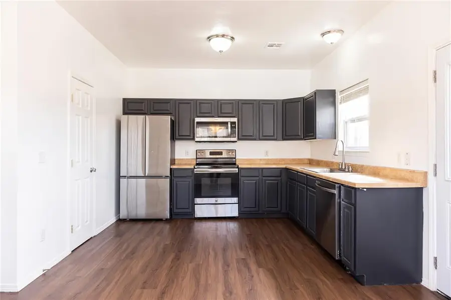 915 E Perkins Avenue, Guthrie, OK 73044 - #2