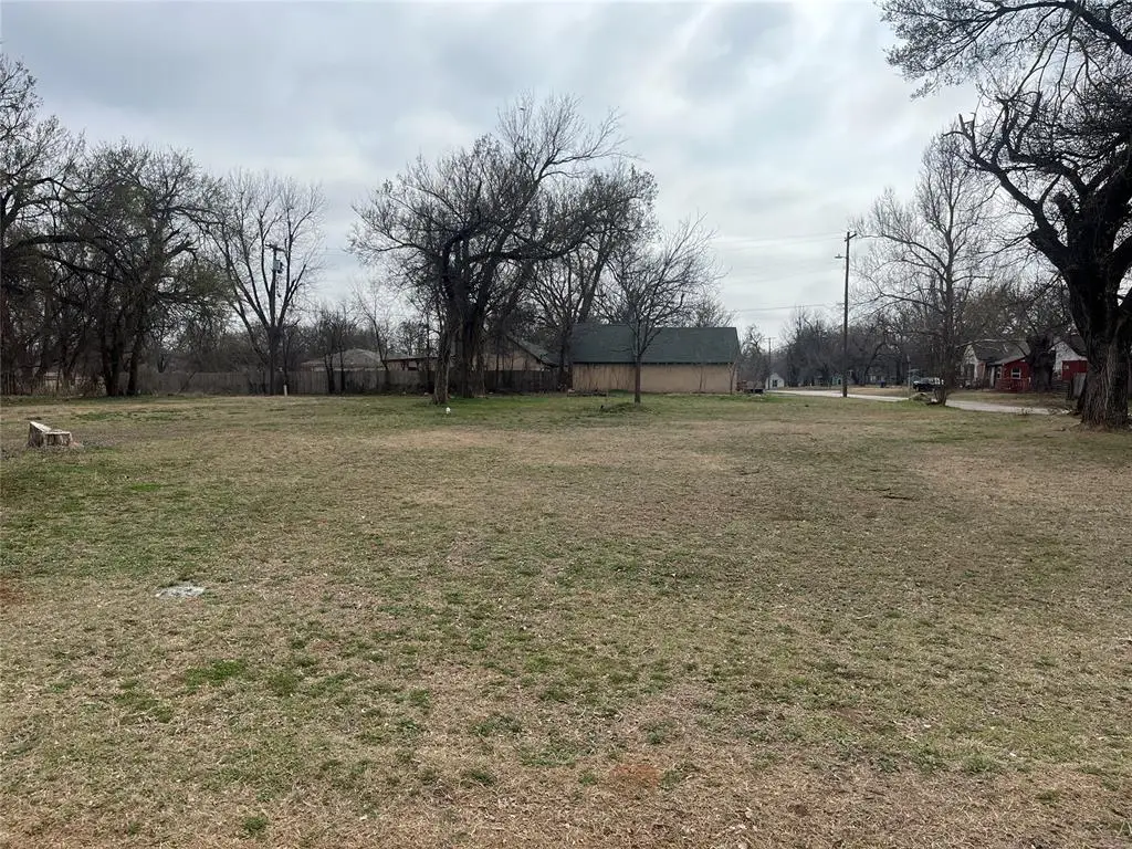 923 W Logan Avenue, Guthrie, OK 73044 - #1