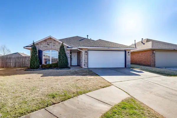 601 SW 38th Place, Moore, OK 73160