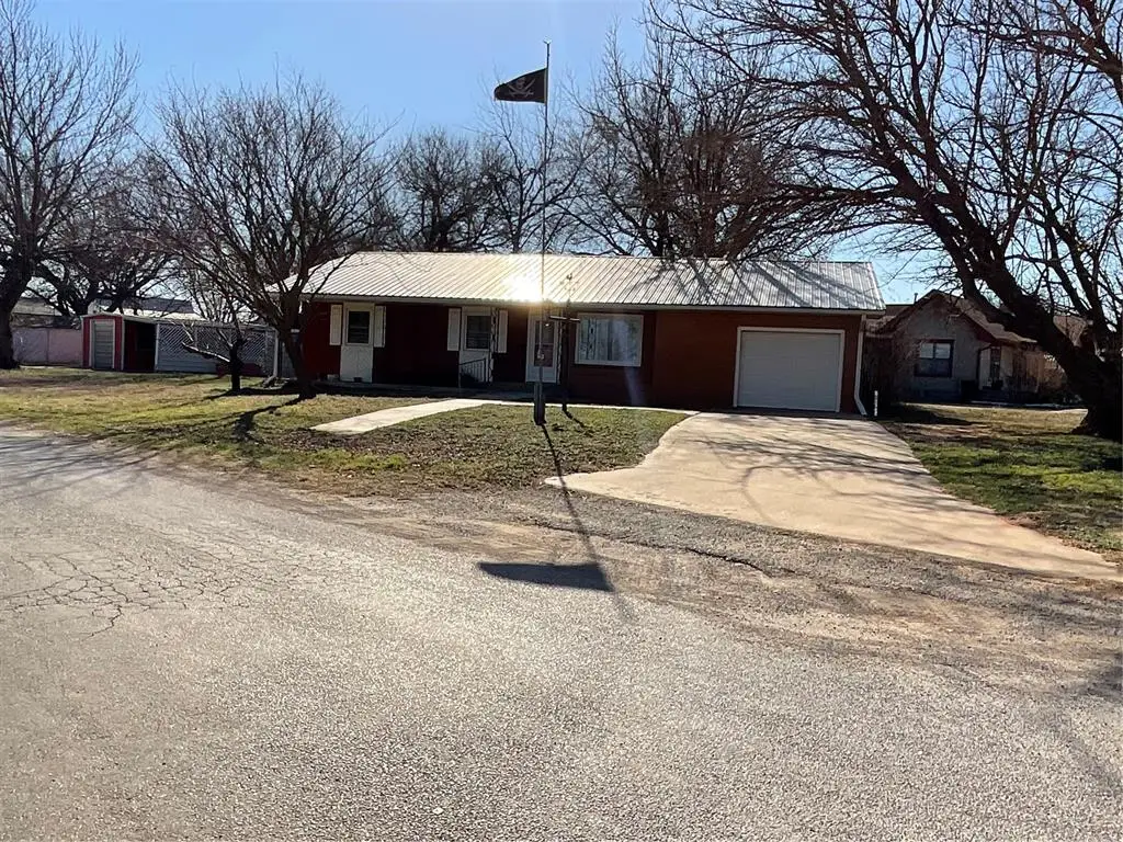 410 N Walnut Street, Seiling, OK 73663 - #1