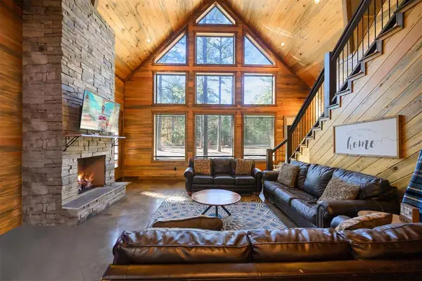 607 Sugar Pine Loop, Broken Bow, OK 74728