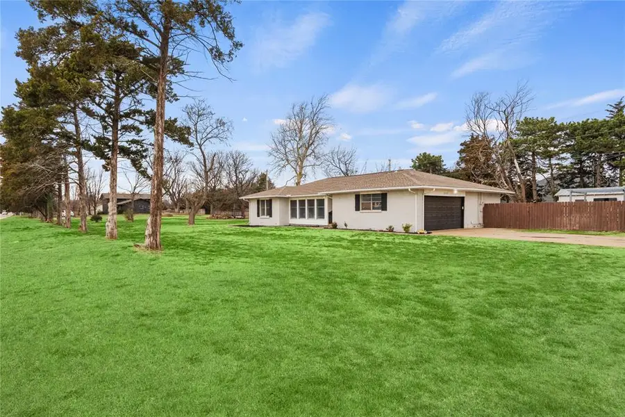 2121 E Davis Avenue, Weatherford, OK 73096 - #2