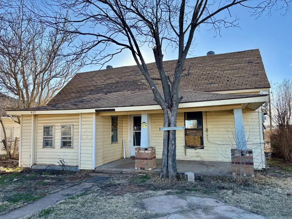 407 N 6th Street, Sayre, OK 73662 - #1