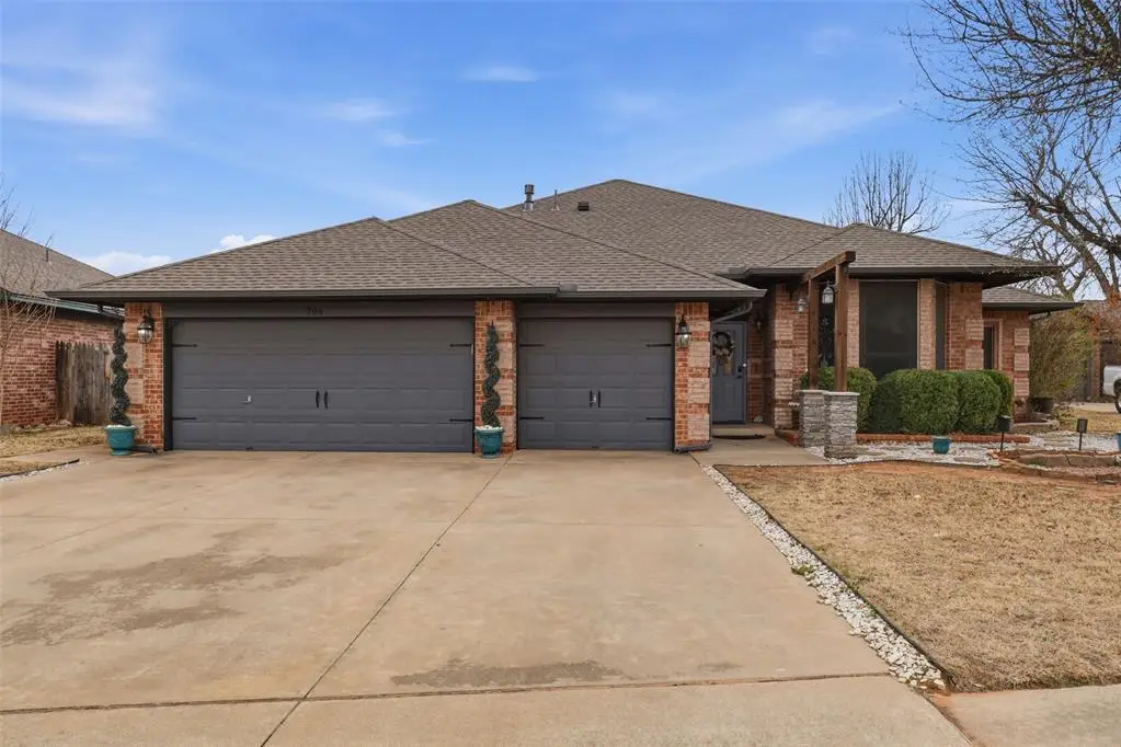 704 N Geronimo Way, Mustang, OK 73064 - #1