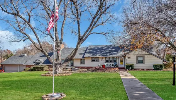 607 N College Street, Cordell, OK 73632