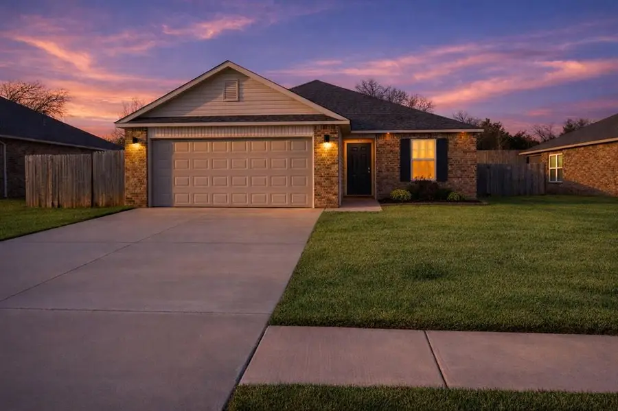 1921 W Hunters Springs Way, Mustang, OK 73064 - #2