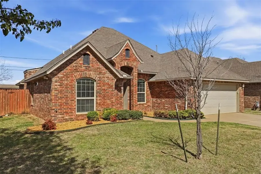 829 SW 8th Street, Moore, OK 73160 - #2