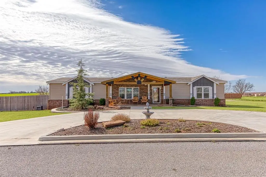 514 E Tenth Street, Leedey, OK 73654 - #1