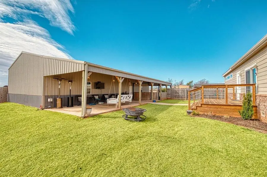 514 E Tenth Street, Leedey, OK 73654 - #2