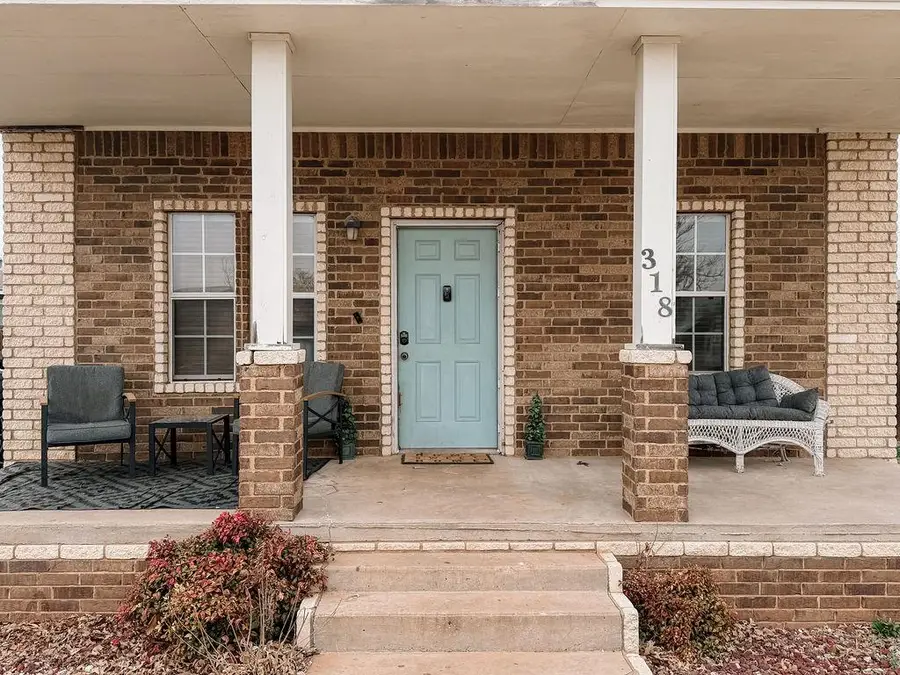 318 S Clark Street, Hinton, OK 73047 - #3