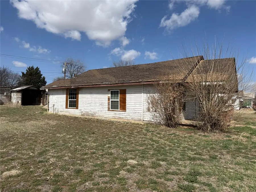 501 N Georgia Avenue, Mangum, OK 73554 - #3