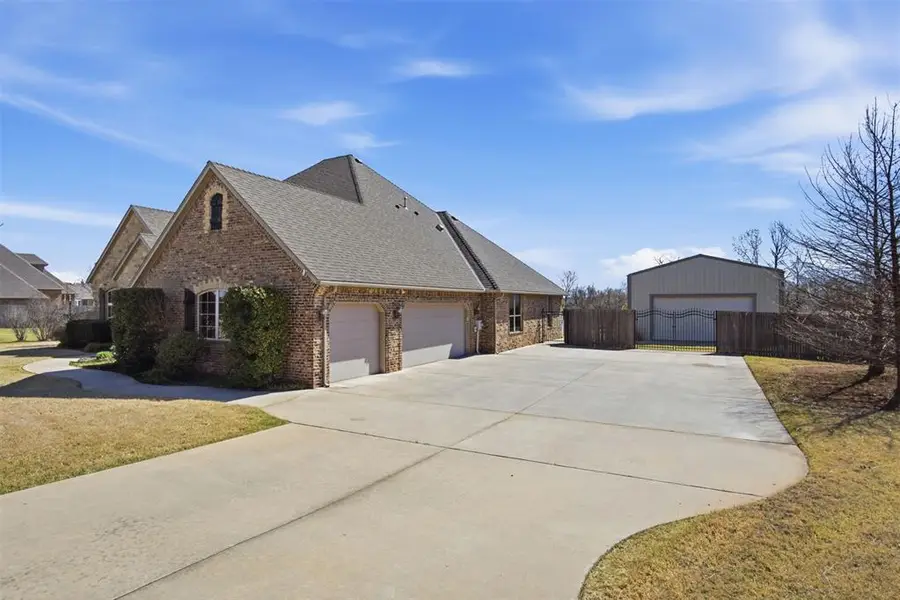 3104 Twin Lake Drive, Moore, OK 73165 - #3