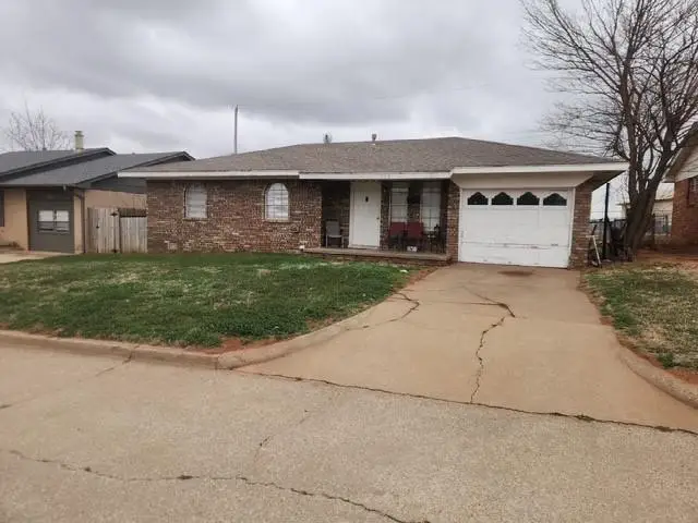 912 W Daniel Street, Weatherford, OK 73096 - #1