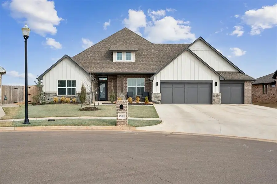 2201 Lago Drive, Moore, OK 73160 - #2