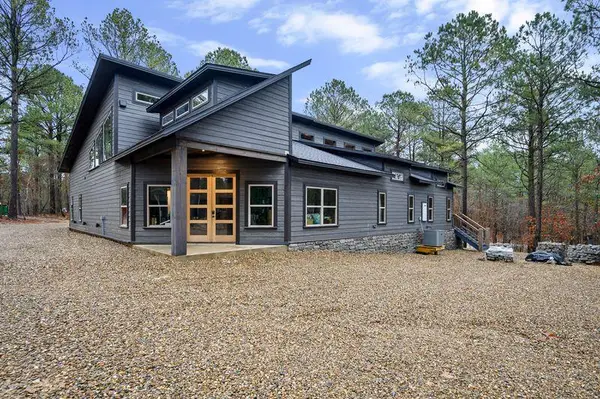 332 Cascading Creek Circle, Broken Bow, OK 74728