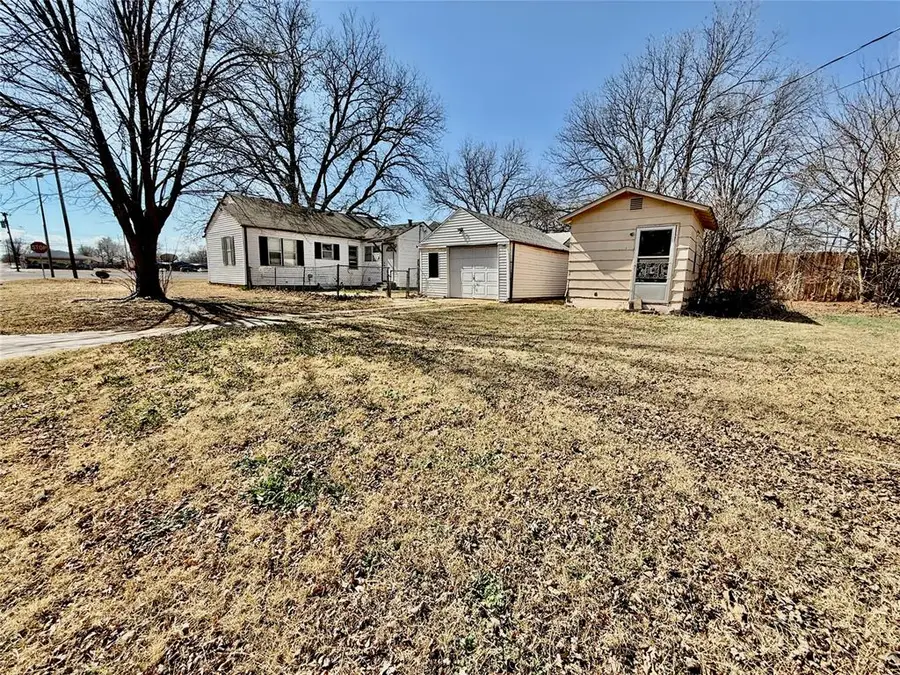 1401 W 2nd Street, Elk City, OK 73644 - #2