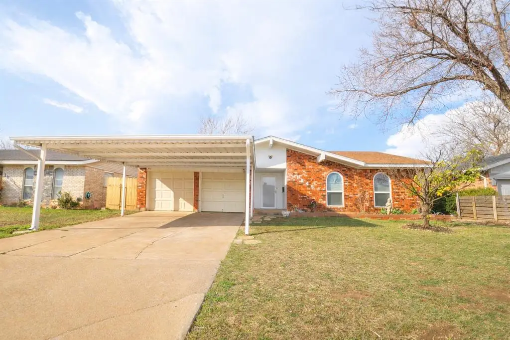 1049 SW 3rd Street, Moore, OK 73160 - #1