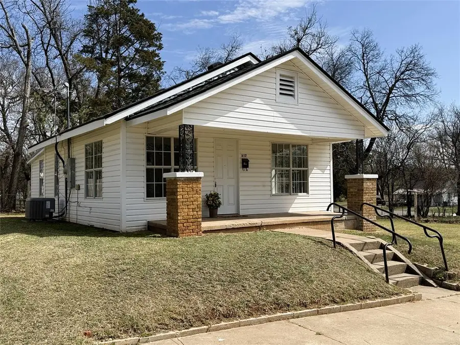 517 S 11th Street, Chickasha, OK 73018 - #2