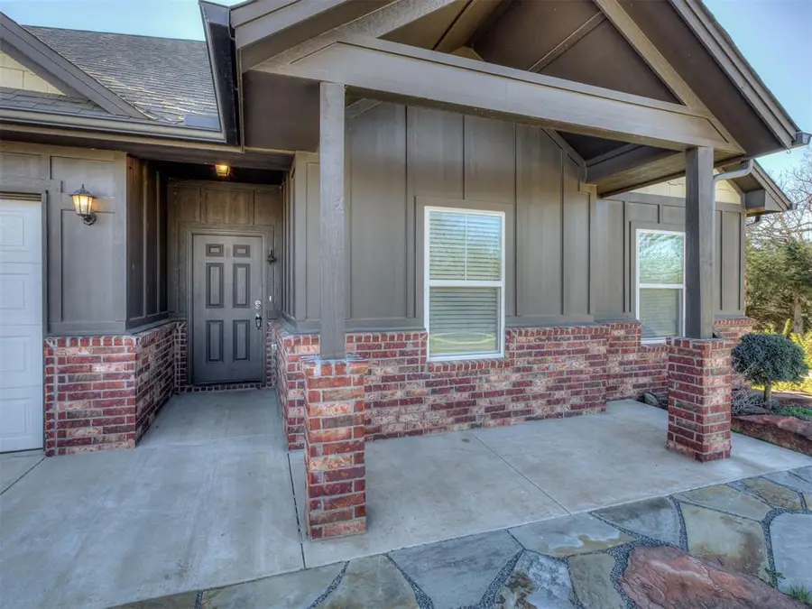 1350 N Kelley Avenue, Guthrie, OK 73044 - #2