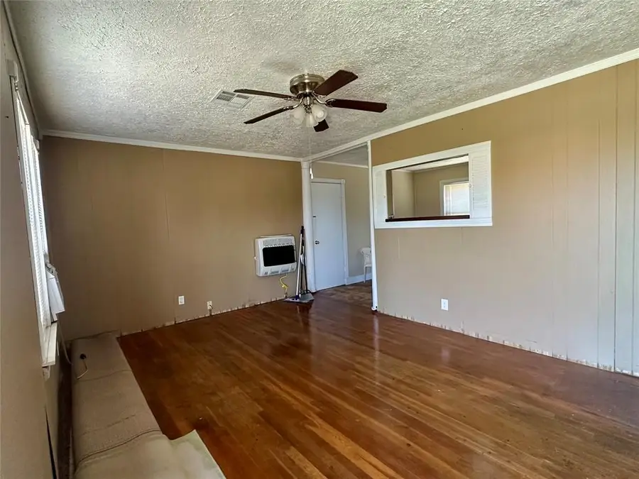 1137 E Chestnut Street, Altus, OK 73521 - #3