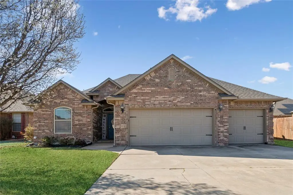 712 Woods Way, Moore, OK 73160 - #1