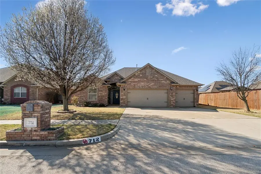 712 Woods Way, Moore, OK 73160 - #2