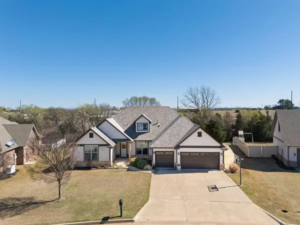 2715 Woodlawn Court, Shawnee, OK 74804