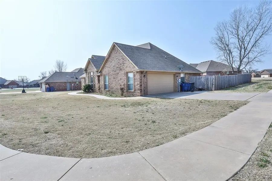 501 NE Cheltenham Trail, Blanchard, OK 73010 - #2