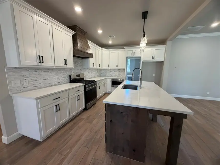 940 S May Avenue, Guthrie, OK 73044 - #3