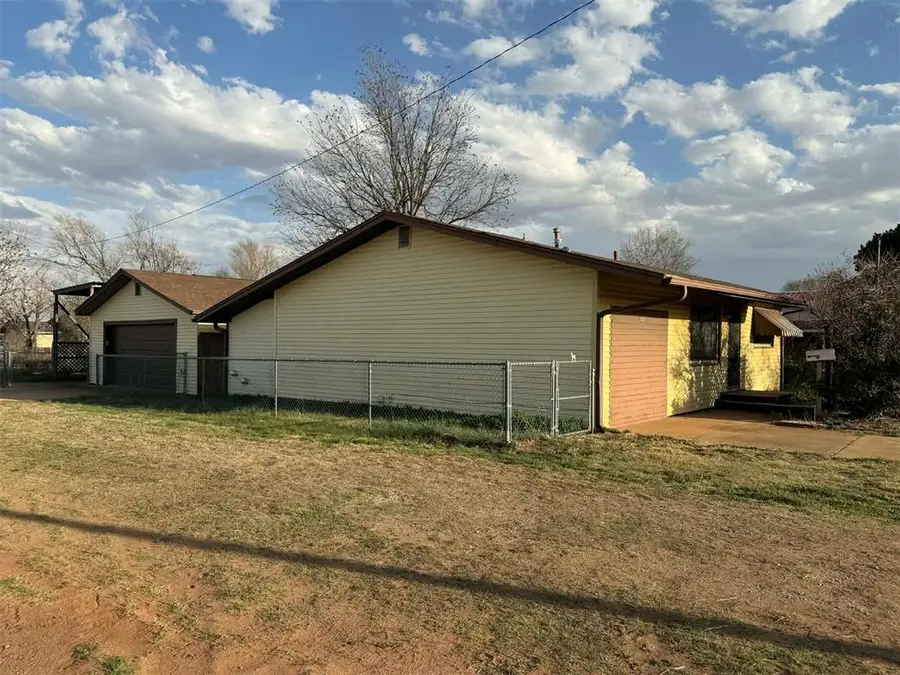 1120 N Chalmers Street, Altus, OK 73521 - #2