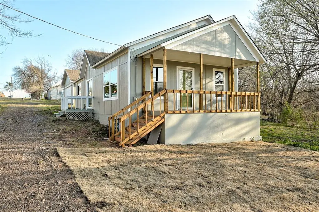 208 E 10th Street, Chandler, OK 74834 - #1