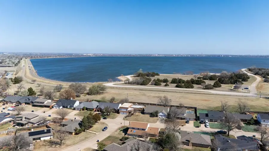 8720 Lakeaire Drive, Oklahoma City, OK 73132 - #2