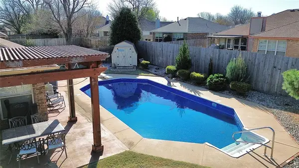 1812 Dena Drive, Edmond, OK 73003