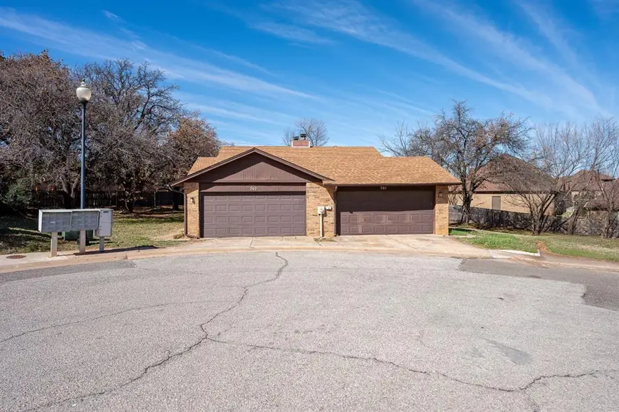 701 Stonecroft Circle, Edmond, OK 73034 - #2