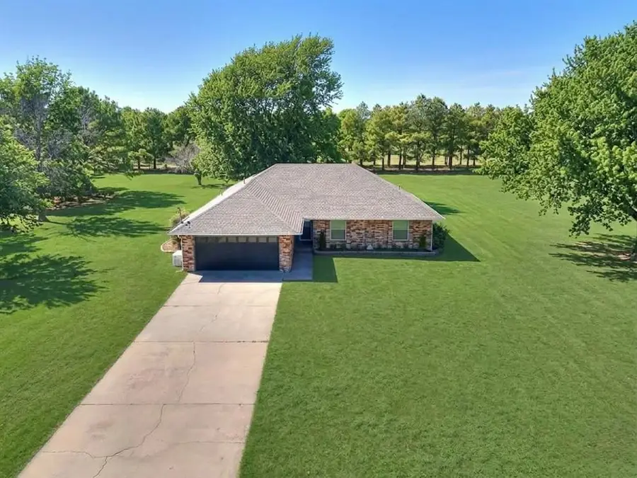 5345 Pine Creek Road, Calumet, OK 73014 - #3