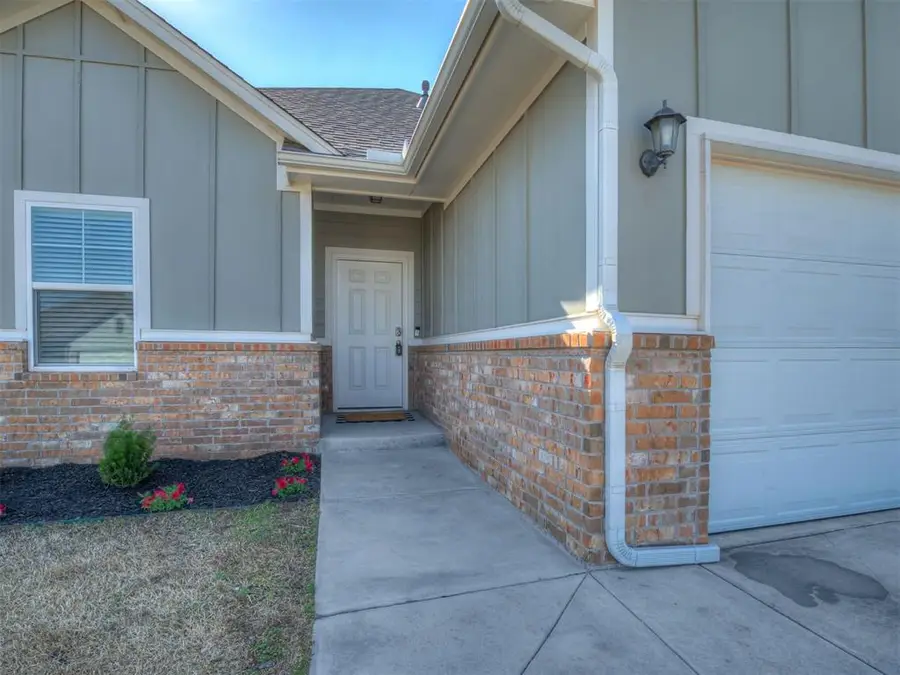 9012 NW 142nd Street, Yukon, OK 73099 - #2